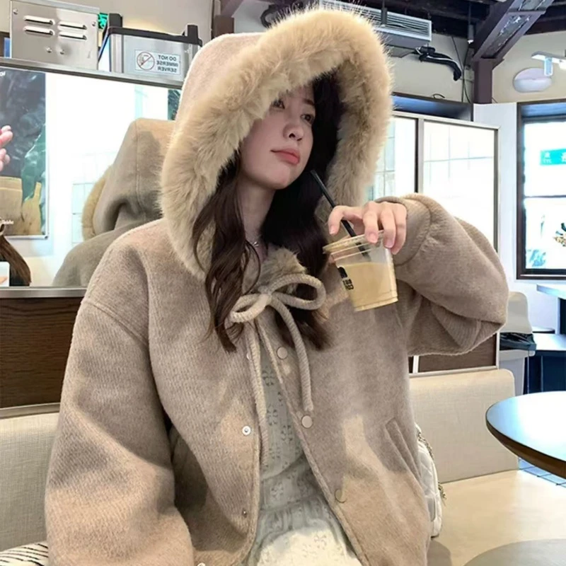 2025年新款蝴蝶结绑带大毛领连帽毛呢厚外套女好看棉服冬装