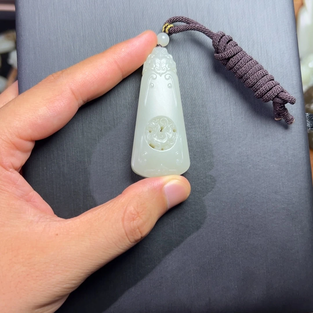 Ⅹ***䜣颈饰未镶嵌和田玉（青白玉）