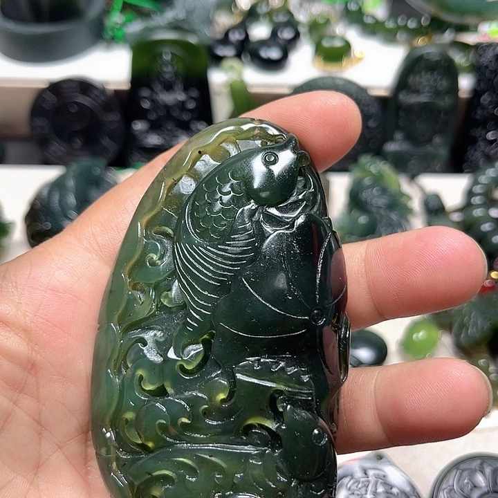 蛇纹石玉未镶嵌颈饰