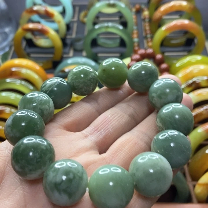 蛇纹石玉手镯未镶嵌