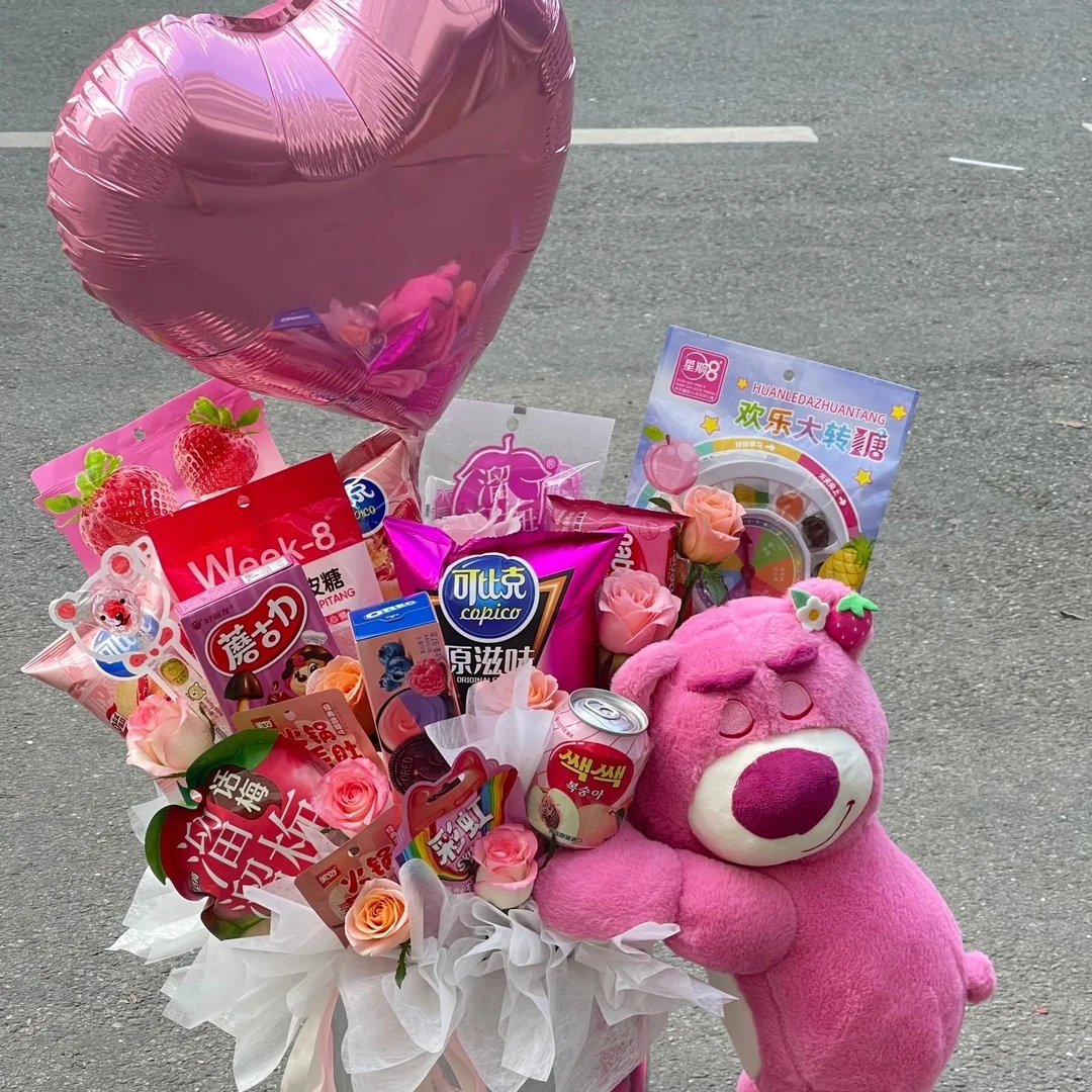 草莓熊鲜花抱抱桶（送气球）