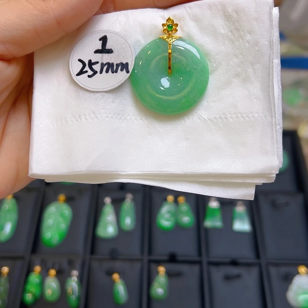 翡翠颈饰18K金镶嵌翡翠