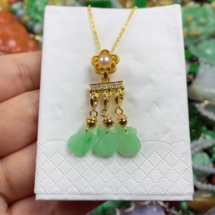 翡翠未镶嵌吊坠(赠链)