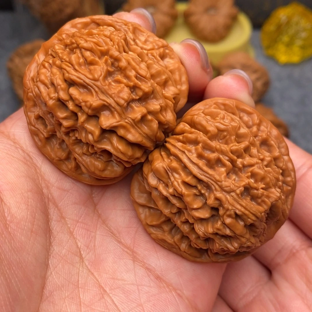 文玩核桃把件红皮山地楼44