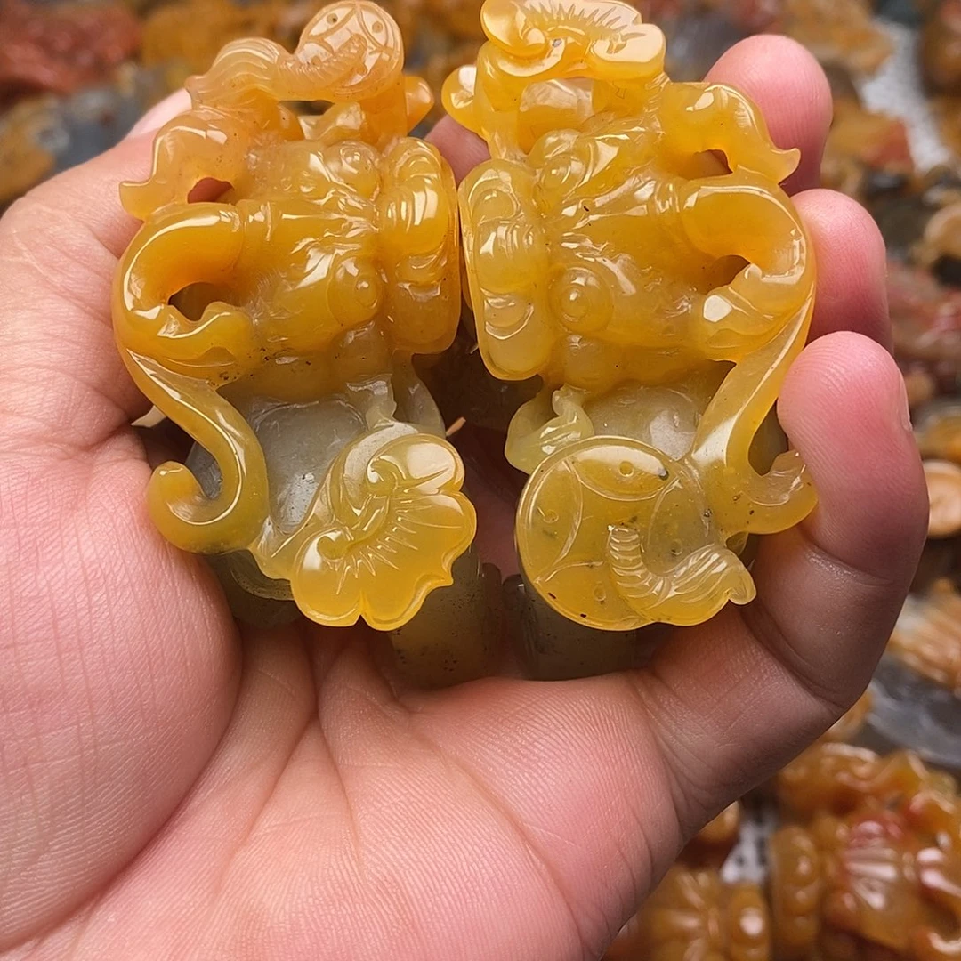 石英质玉（黄龙玉）未镶嵌颈饰