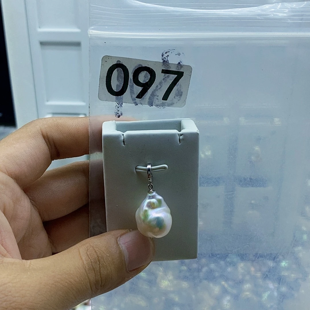 淡水珍珠合金颈饰