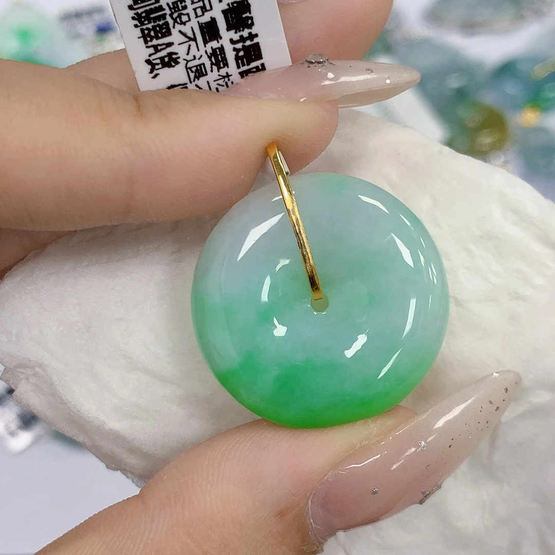 颈饰18K金镶嵌翡翠