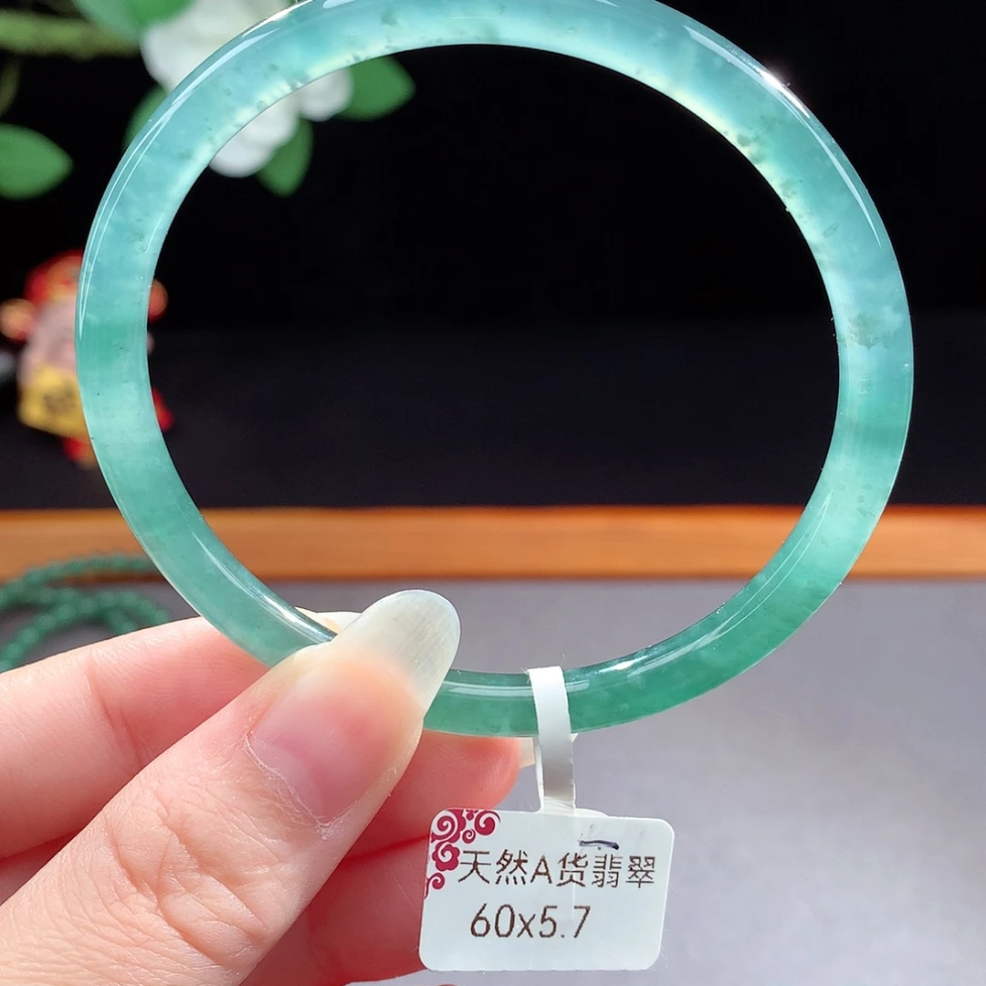 未镶嵌手镯（圆镯）翡翠
