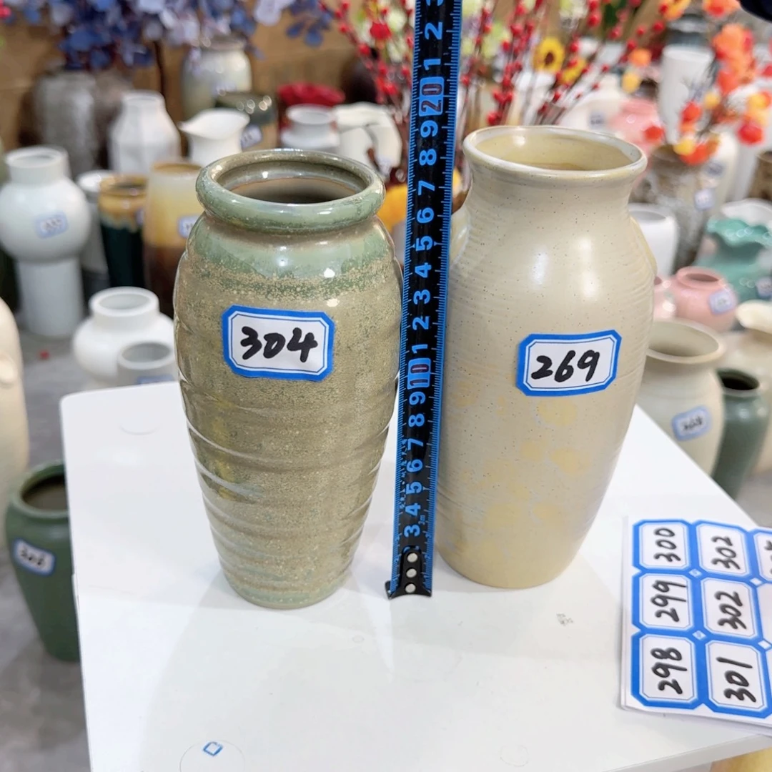 304.269号小花瓶高16厘米瑕疵