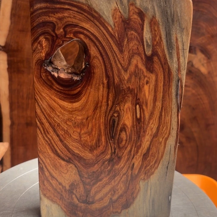 二***二大叶紫檀（黑酸枝木类）