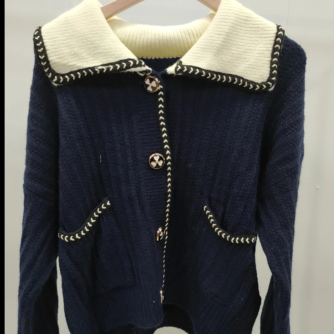 BL0924百搭娃娃领深蓝色开衫