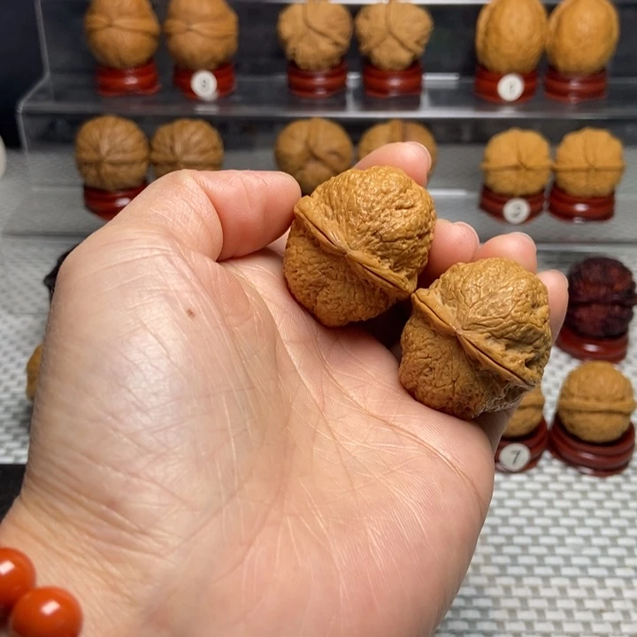 文玩核桃把件30呱呱来财