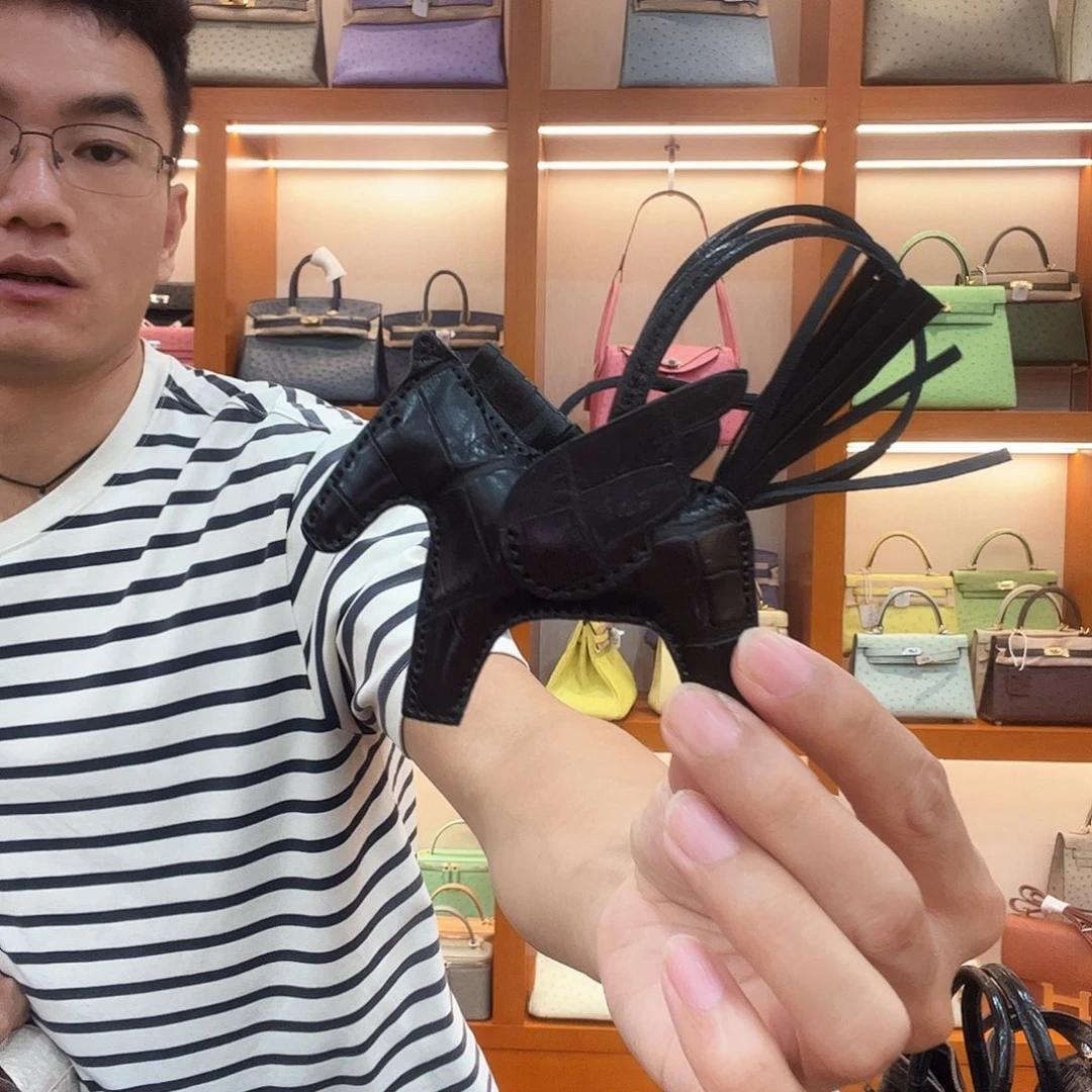 鳄鱼皮（革）秋**瑟小马