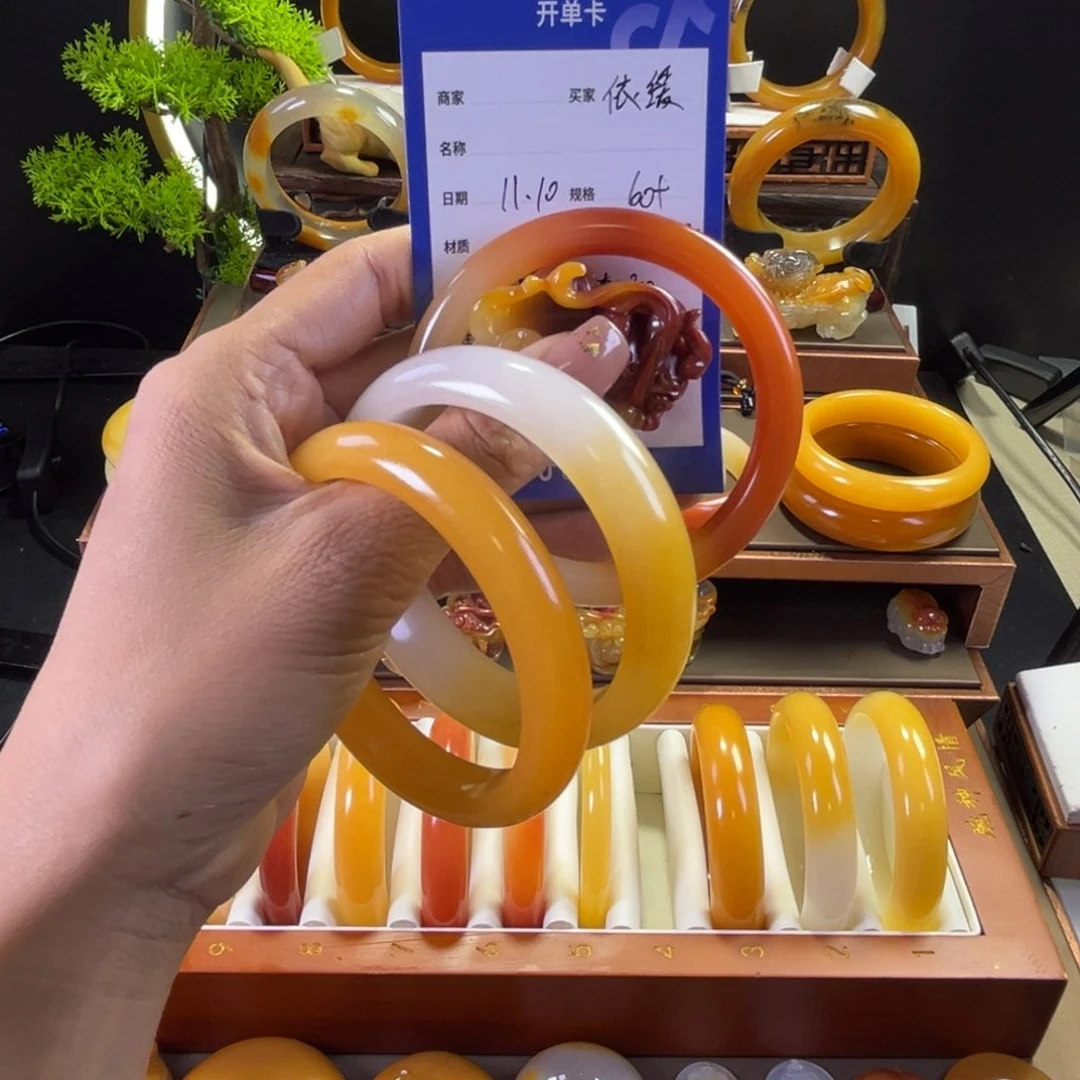 未镶嵌手镯石英质玉依*