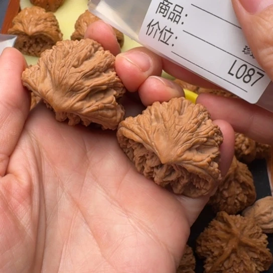 走***）把件桃核42至尊虎