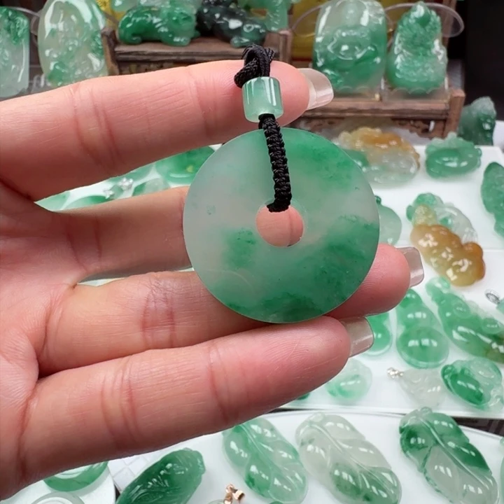 石英质玉未镶嵌颈饰