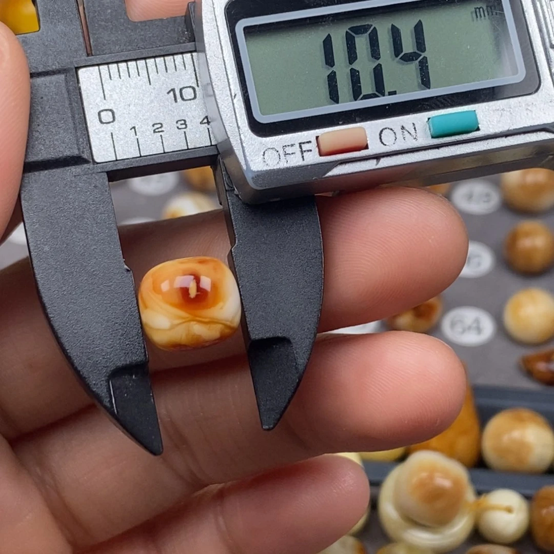 裸石琥珀未镶嵌老型