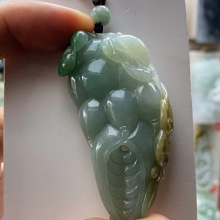 翡翠未镶嵌颈饰每天