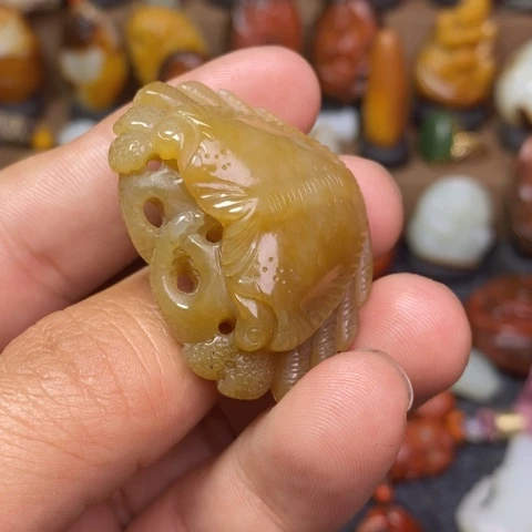 和田玉（糖玉）颈饰未镶嵌