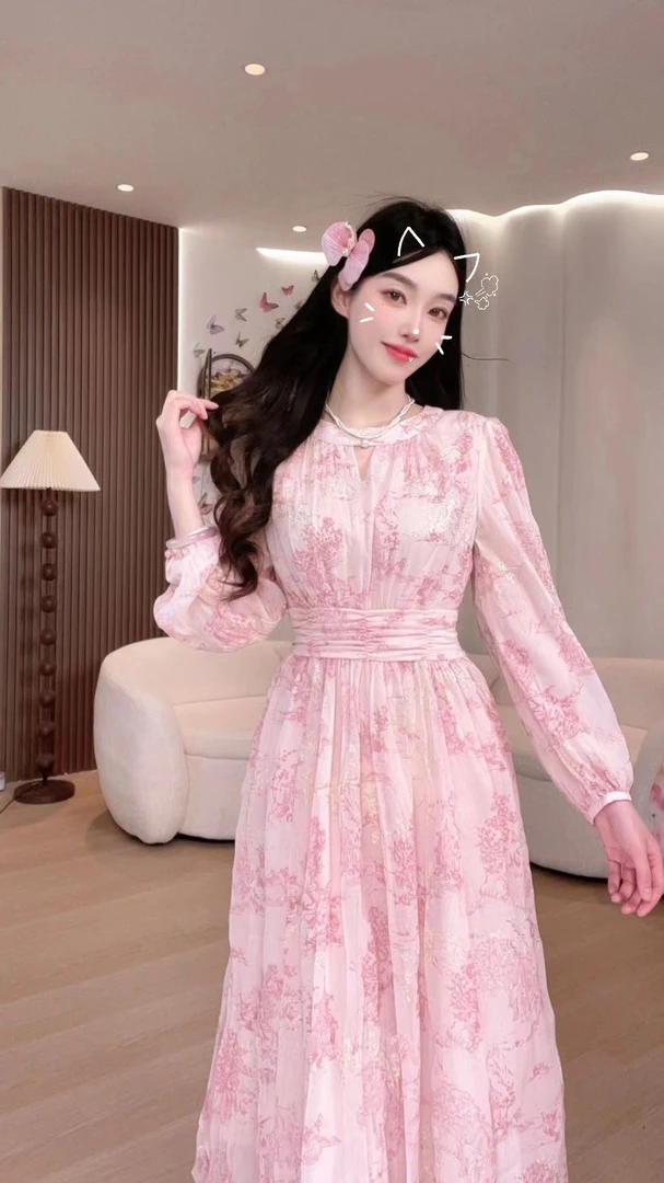 粉色碎花连衣裙女2025春季新款法式刺绣提花百褶仙女裙