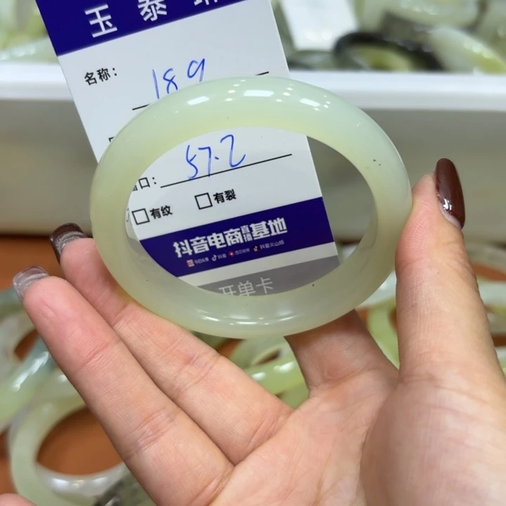 未镶嵌岫玉手镯天然