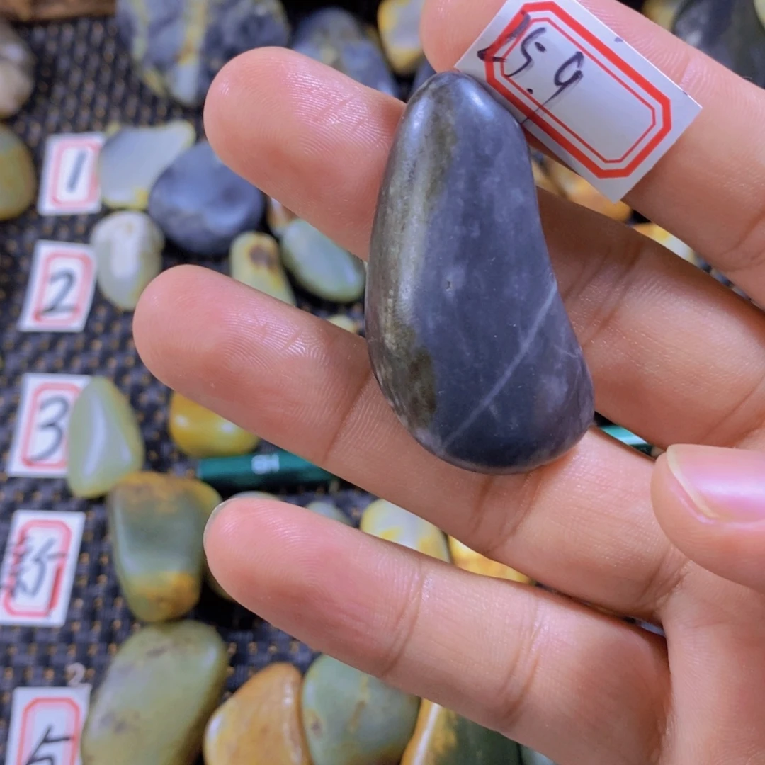 颈饰未镶嵌和田玉（糖玉）