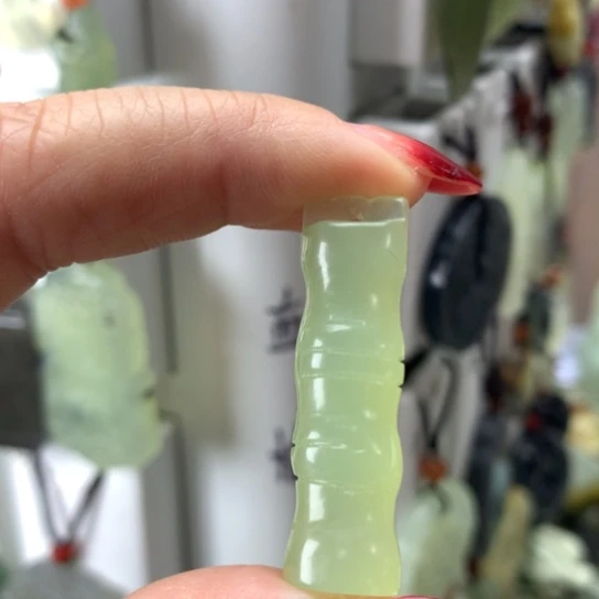蛇纹石玉颈饰合金意****）
