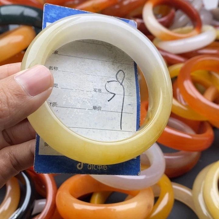 未镶嵌手镯石英质玉