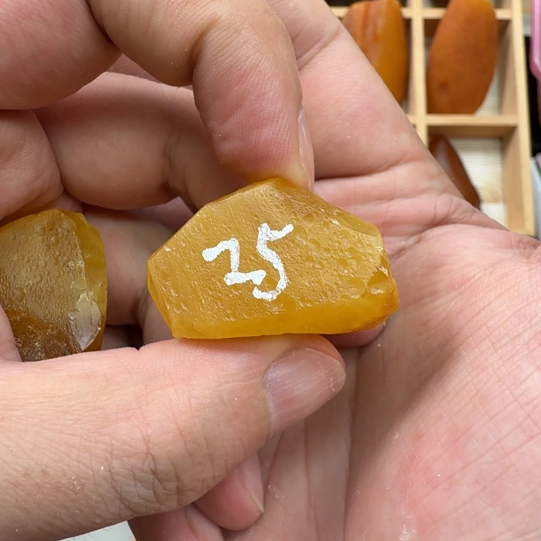 定制琥珀未镶嵌但俄料