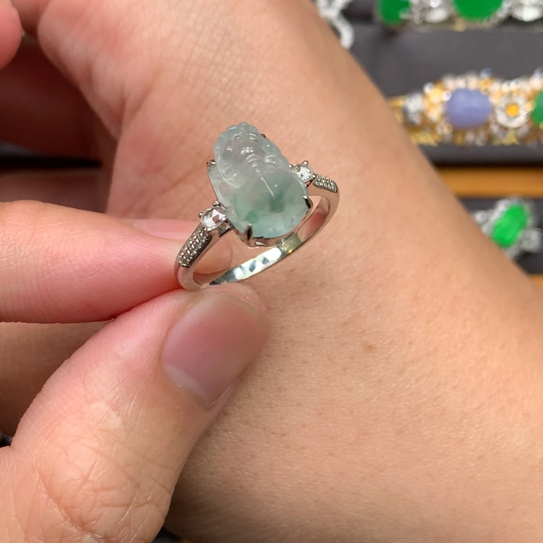 翡翠18K金镶嵌戒指