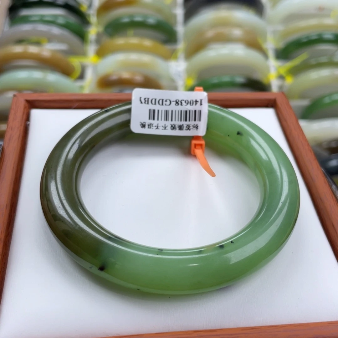 【闪购商品】未镶嵌手镯和田玉亲****y