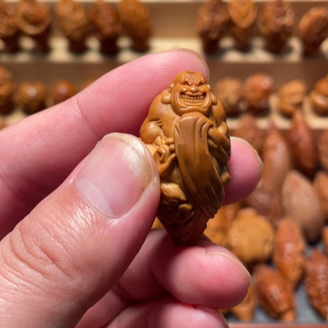 橄榄核吊坠抓财恶僧