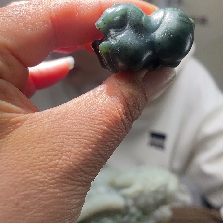 和田玉未镶嵌把件