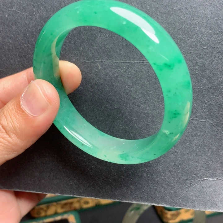 未镶嵌手镯石英质玉