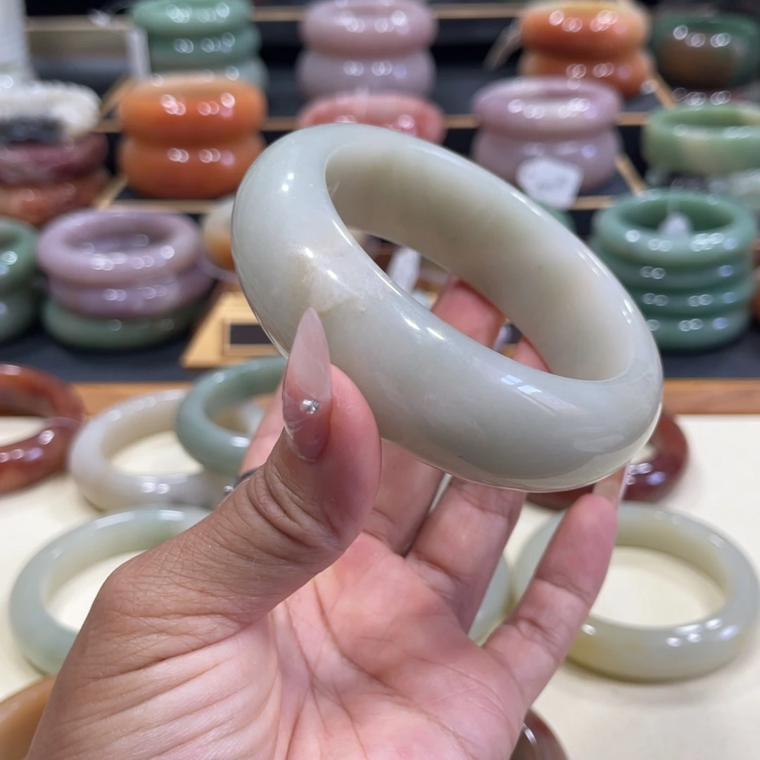 石英岩玉手镯未镶嵌