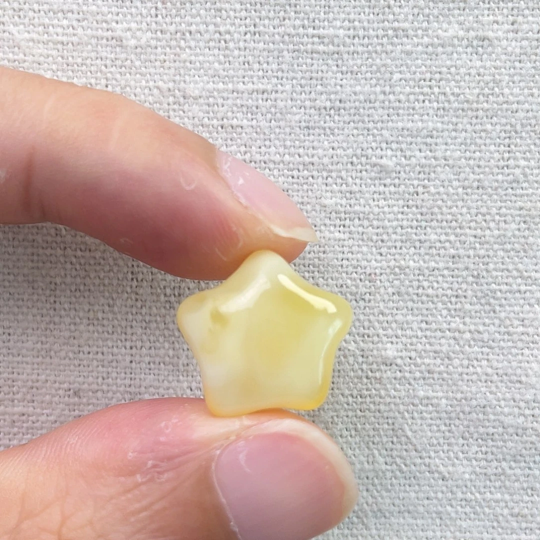 琥珀未镶嵌裸石荧光白星星