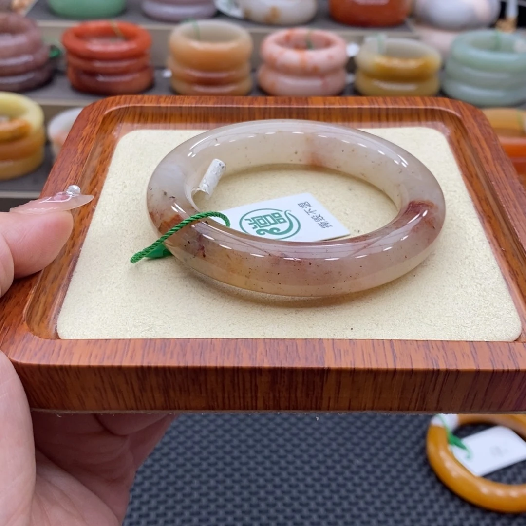 未镶嵌手镯石英质玉