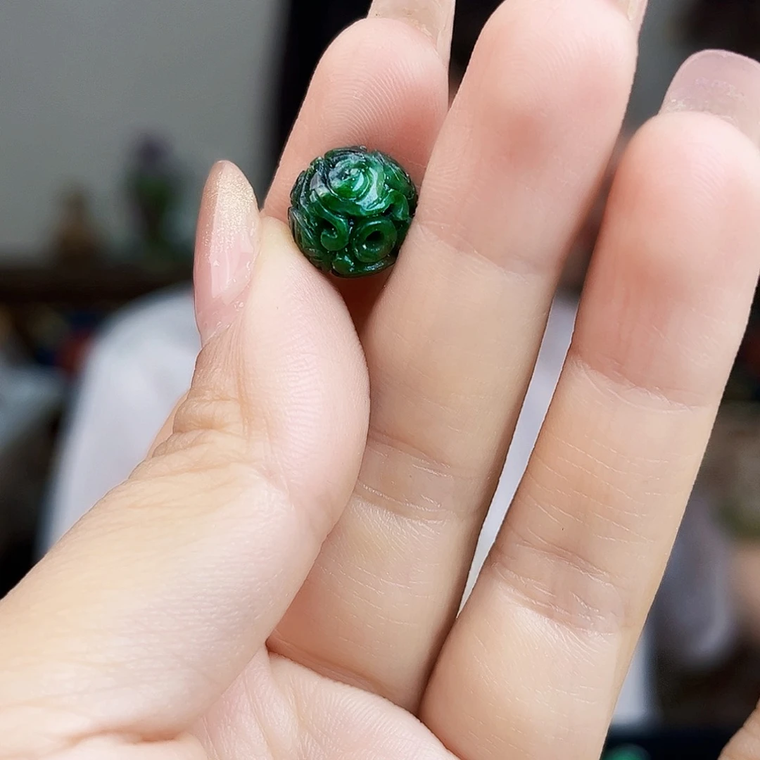 翡翠未镶嵌颈饰多样性