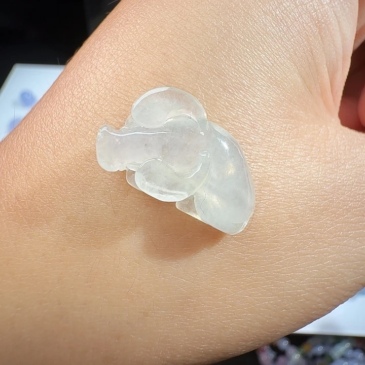 定制翡翠未镶嵌牛