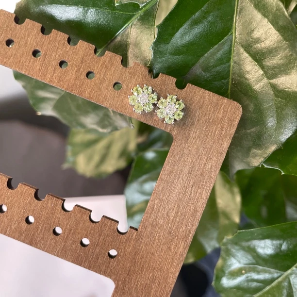 【橄榄石耳钉1号】天然橄榄石耳钉/多样性发其一