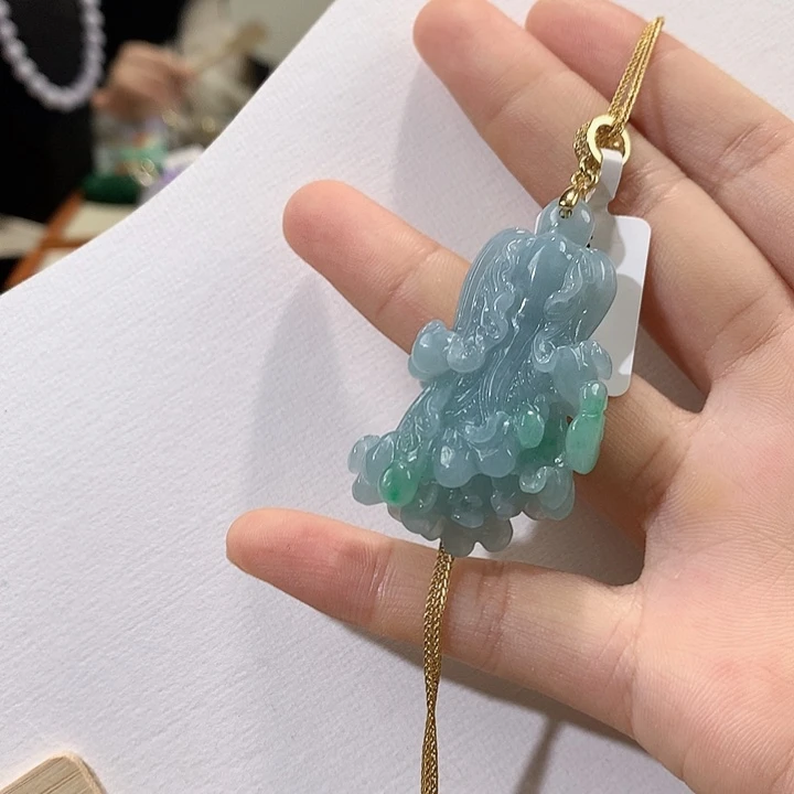 艾***蒂翡翠未镶嵌颈饰翡翠吊坠