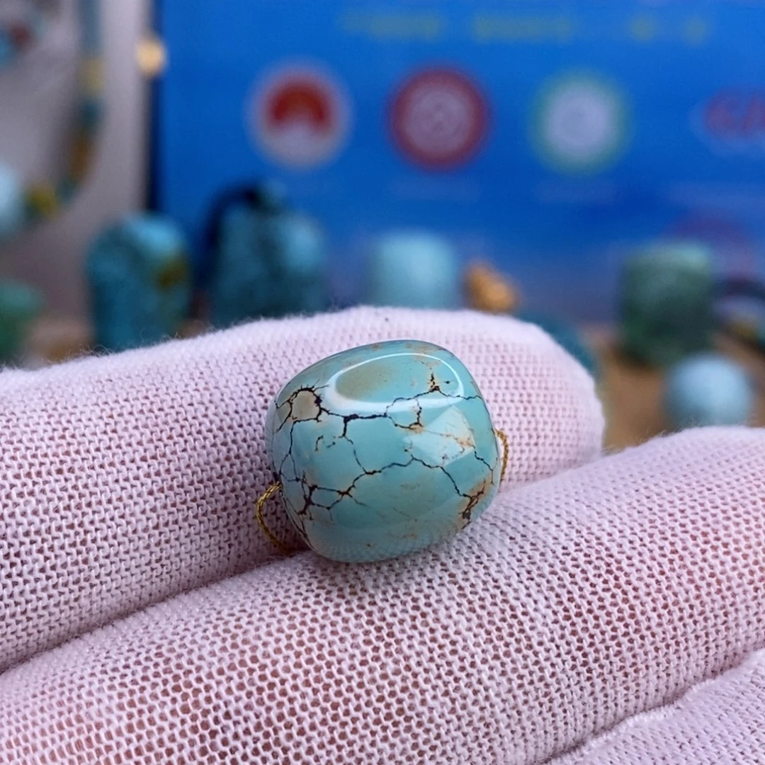 绿松石未镶嵌珠宝奇石14.2×14.9