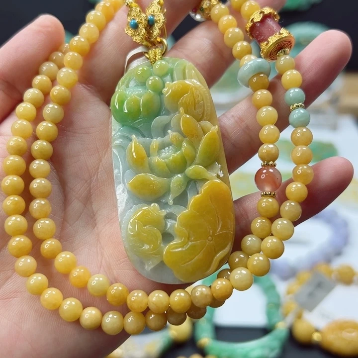 颈饰未镶嵌翡翠吊坠