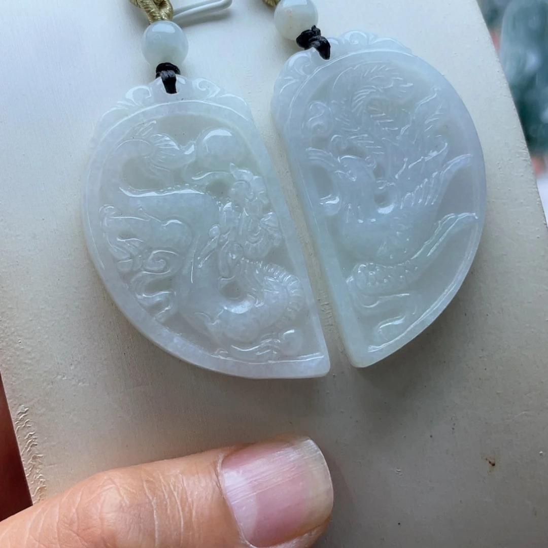 【闪购商品】翡翠未镶嵌颈饰龙凤牌