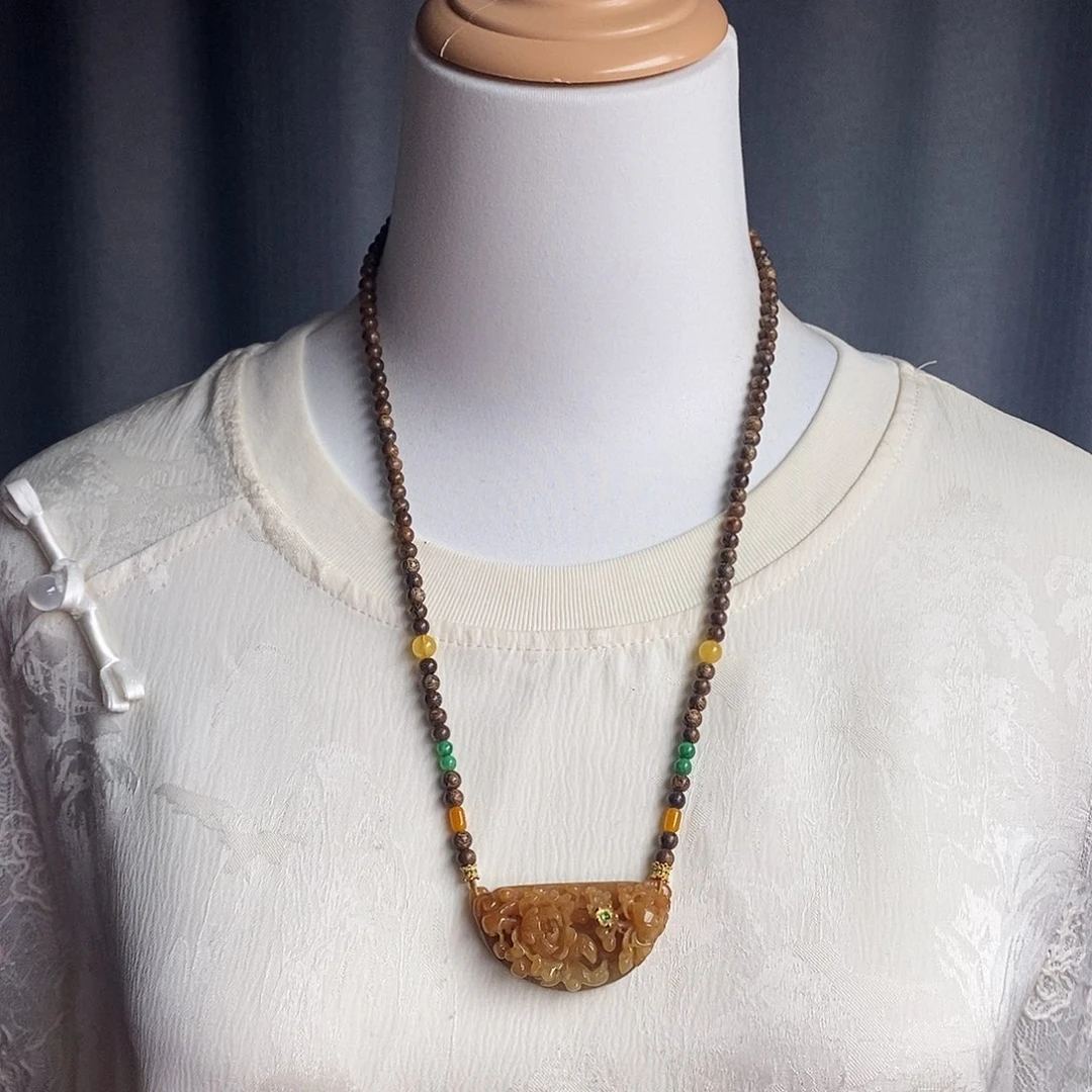 翡翠未镶嵌吊坠(赠链)