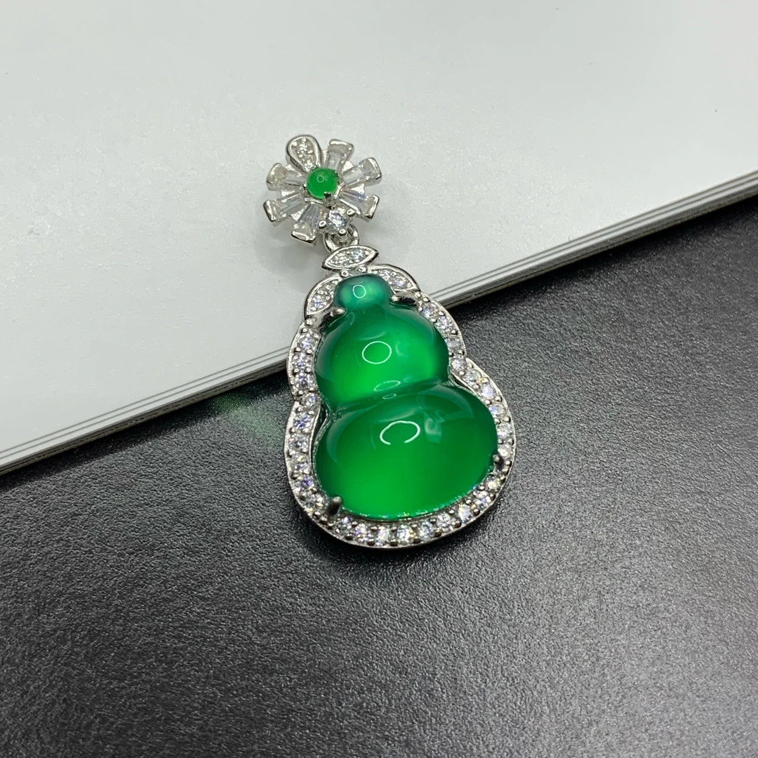 s925银镶马料天然满绿玉髓简约葫芦吊坠春秋新款正品礼物送女朋友