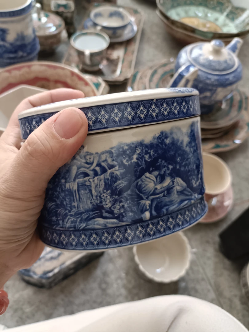 雅顿黑瓷蓝色首饰盒磨损