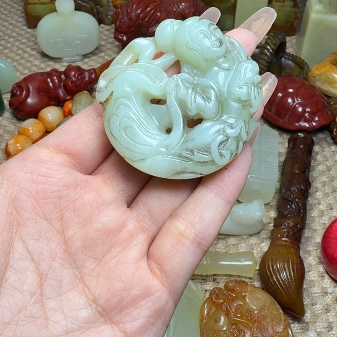 蛇纹石玉未镶嵌颈饰