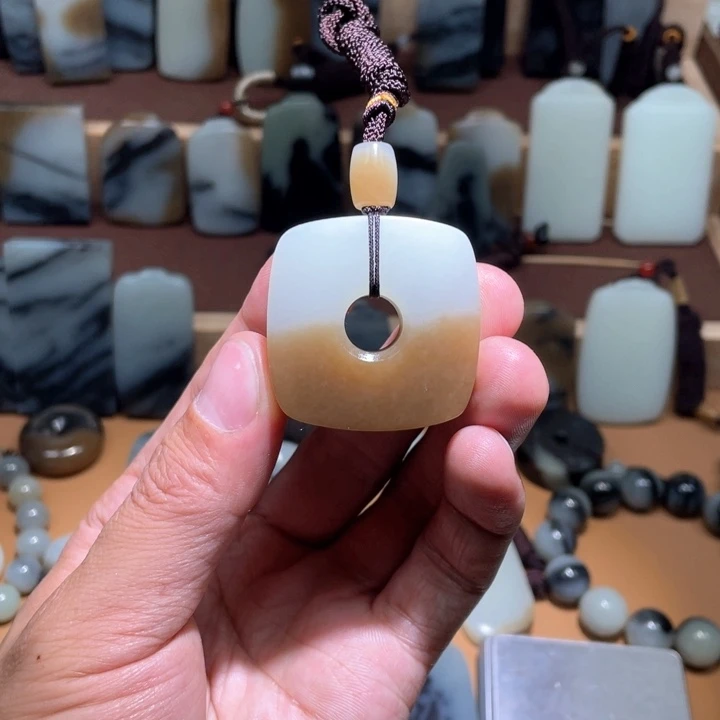 和田玉平安扣未镶嵌