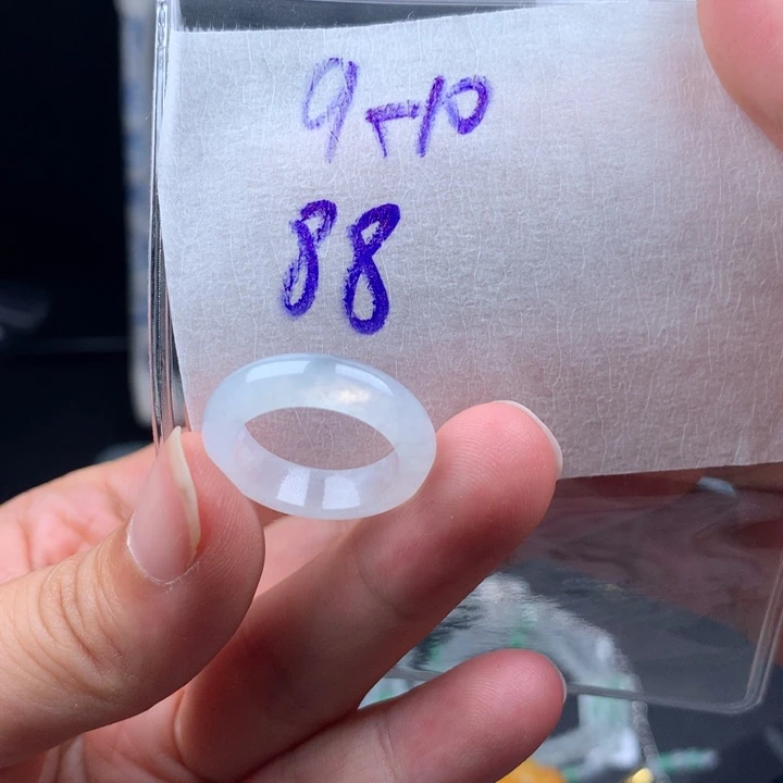 定制翡翠未镶嵌莫**?戒圈